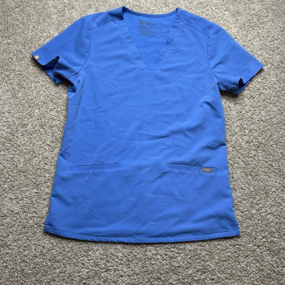 FIGS Casma Three Pocket Scrub Top